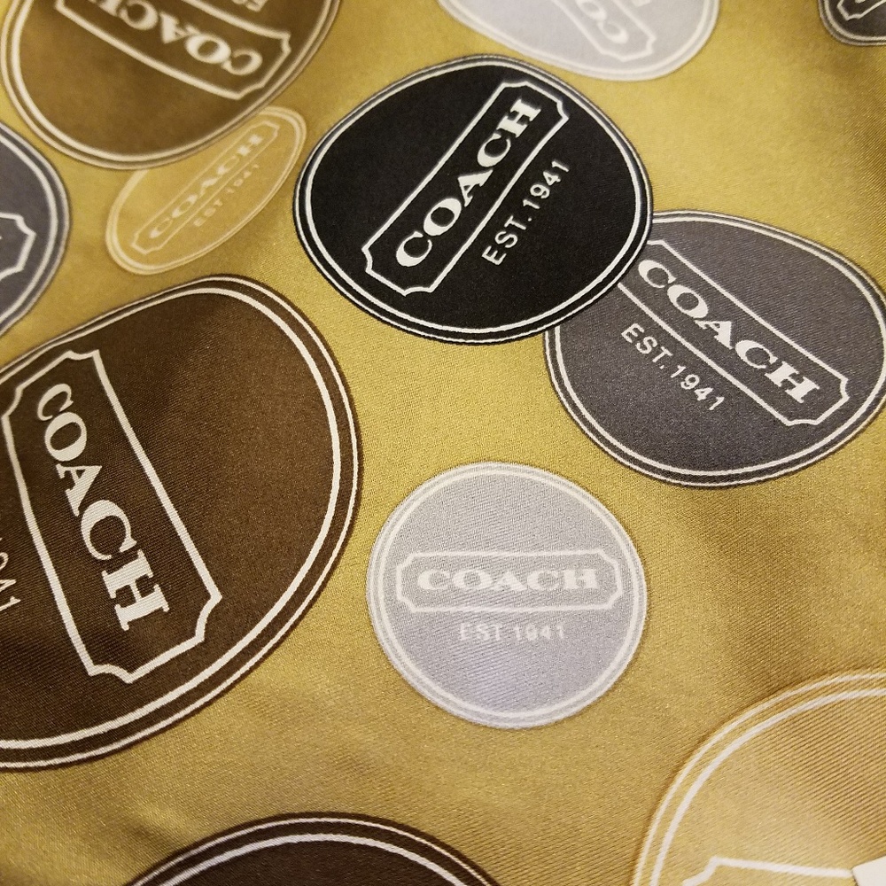 NWT ⚫Coach Gallery Button Scarf - Picture 2 of 6